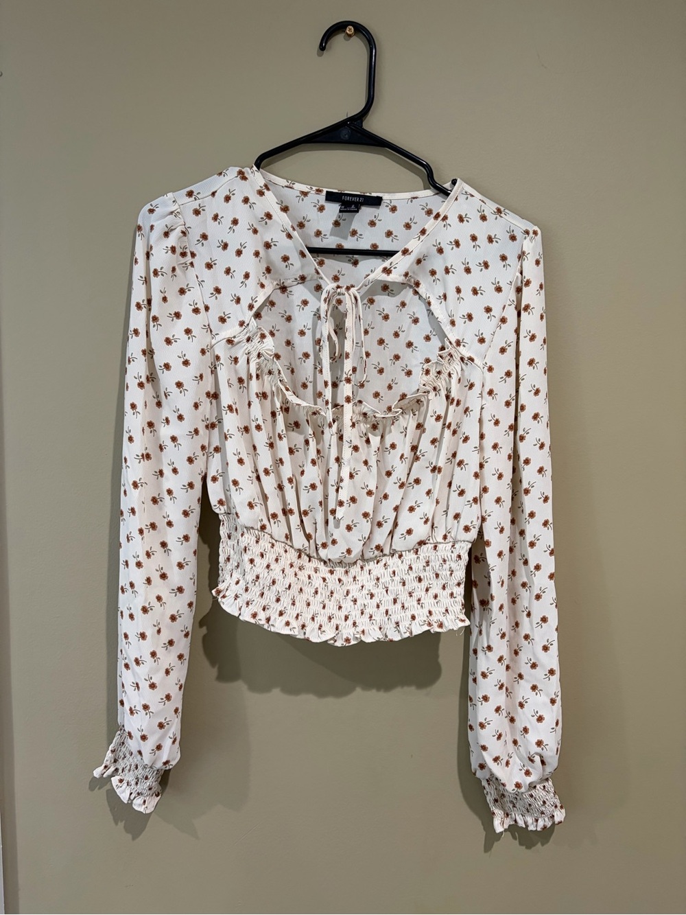 Smocked Waist Floral Long-Sleeve Crop Top Cream with Brown Floral med forever 21